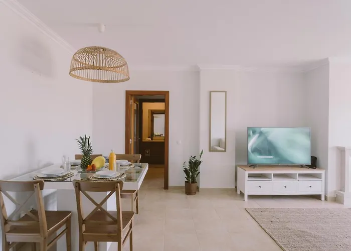 55 - Surfers Paradise